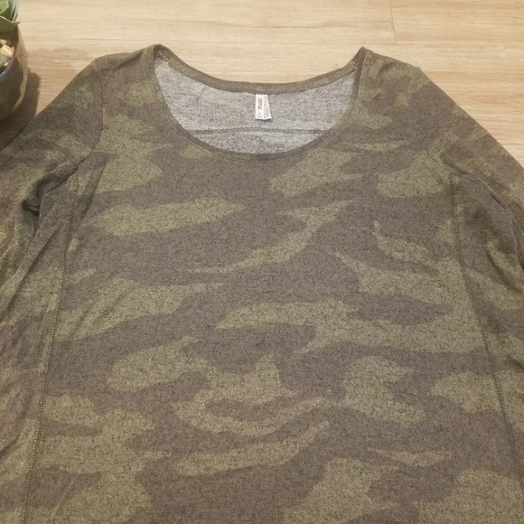 Mudd Camo Shirt Long Sleeve Soft Cozy Tunic Green - Picture 6 of 6